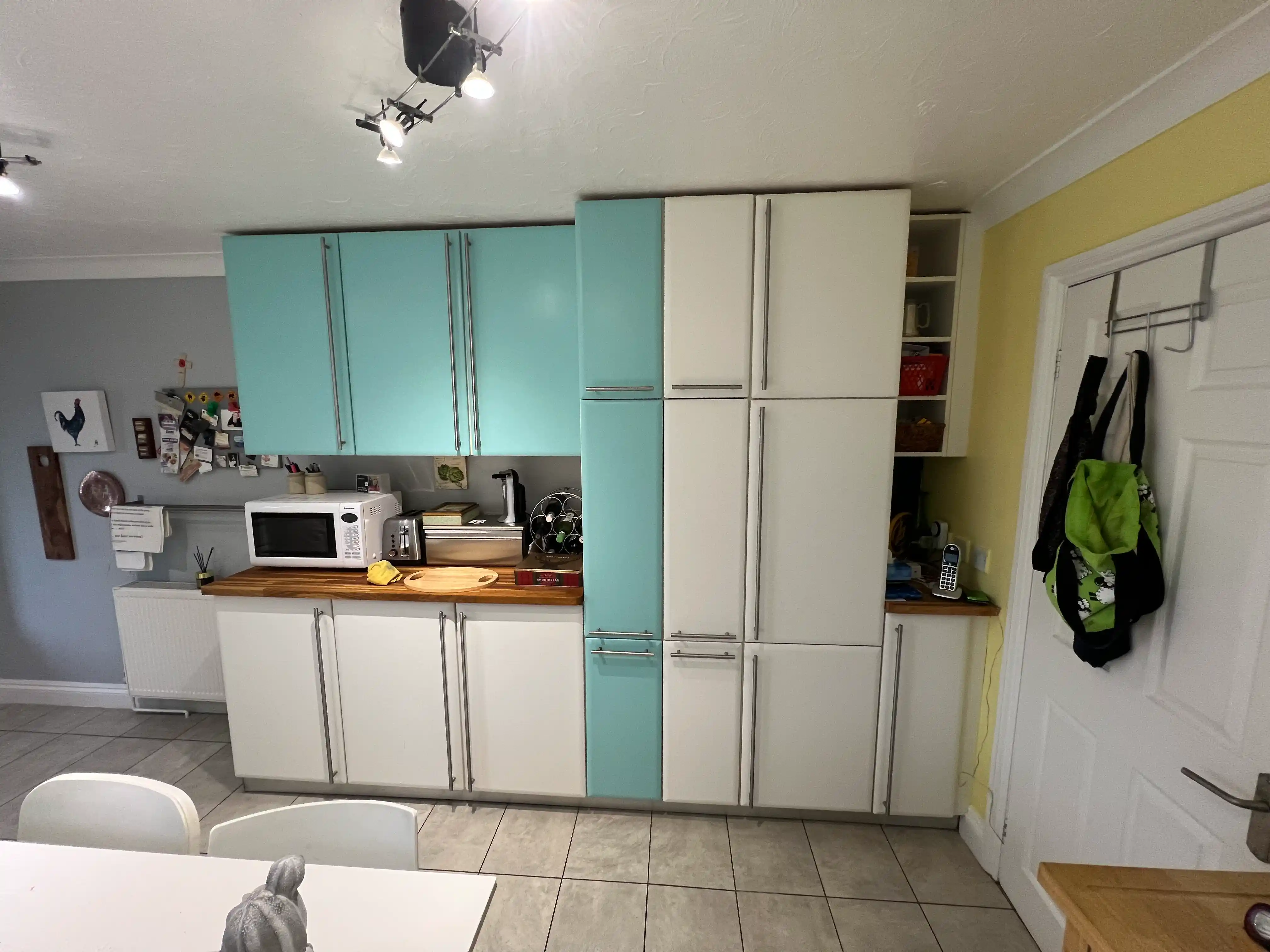 kitchen-cabinet-spray-refinishing